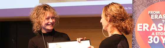 Overrækkelse af PIU-prisen.jpg Overrækkelse af PIU-prisen.jpg