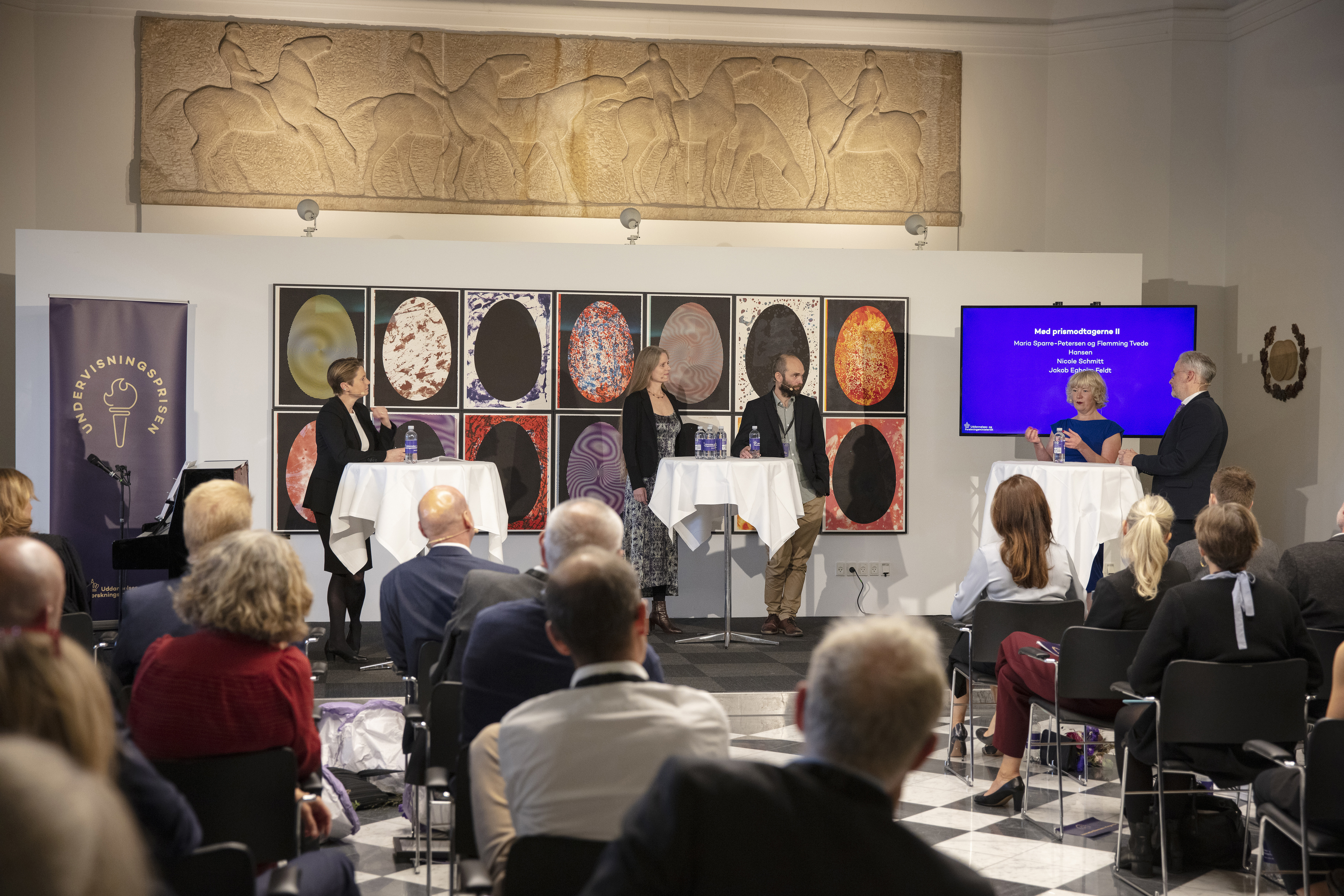 Nynne Bjerre Christensen interviewer prismodtagerne Maria Sparre-Petersen, Flemming Tvede Hansen, Nicole Schmitt og Jakob Egholm Feldt. Foto: Søren Kjeldgaard 