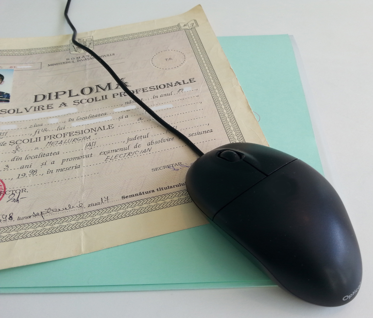 Eksamensbevis og mus