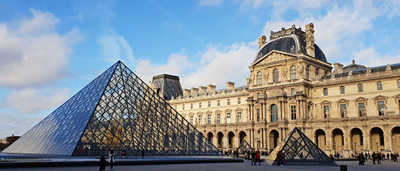 Paris Louvre i Paris