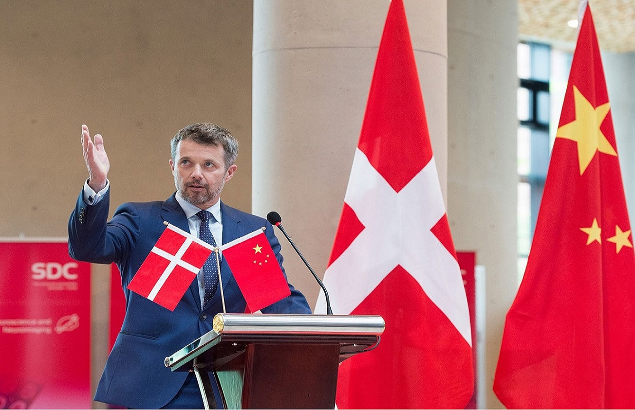 Den 25. september 2017 deltog H.K.H. Kronprins Frederik i den officielle indvielse af Industriens Fonds Hus, der huser de fælles dansk-kinesiske SDC kandidatuddannelser i Beijing.