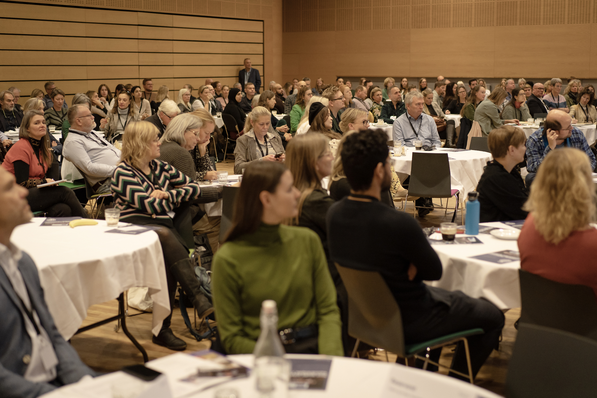Deltagere i konferencesalen Deltagere i konferencesalen