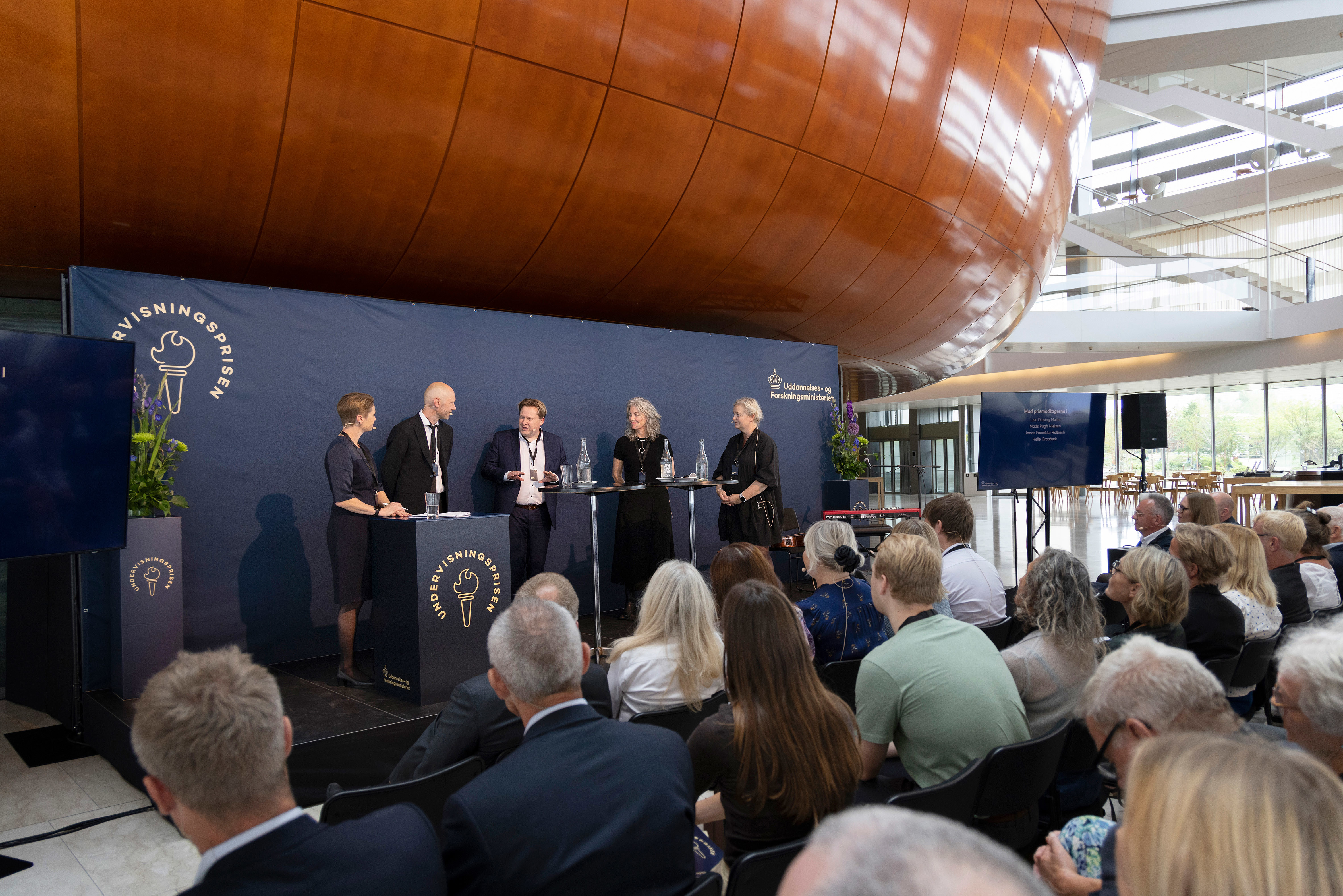 Nynne Bjerre Christensen i samtale med Jonas Fannikke Holbech, Mads Pagh Nielsen, Helle Graabæk og Lise Dissing Møller.