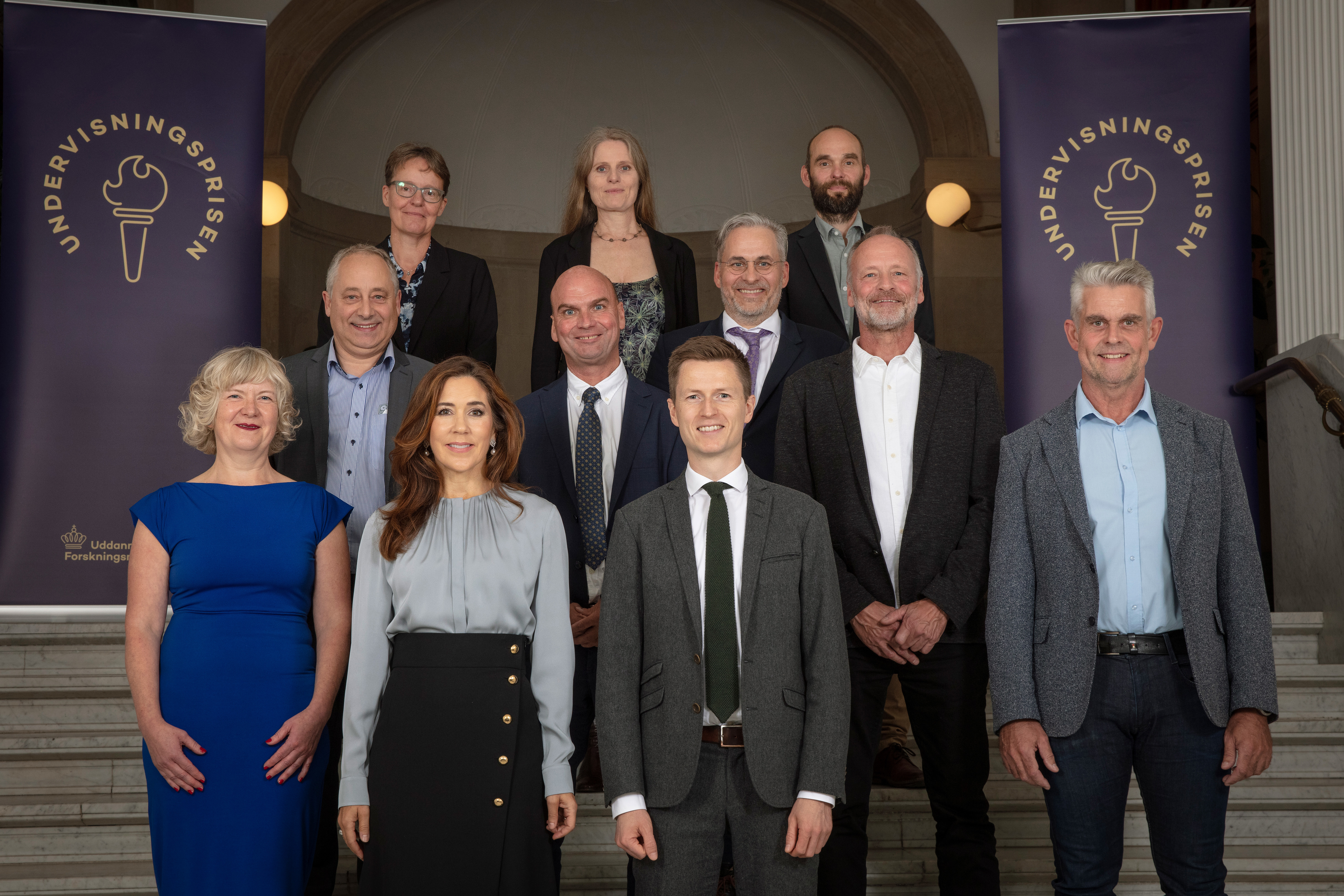 Modtagerne af Undervisningsprisen 2021 sammen med H.K.H. Kronprinsesse Mary og uddannelses- og forskningsminister Jesper Petersen, som overrakte priserne. Foto: Søren Kjeldgaard