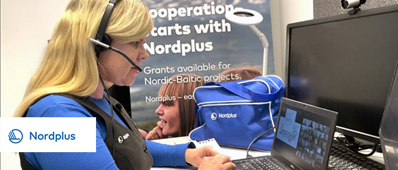 Nordplus-webinar kvinde ved computer