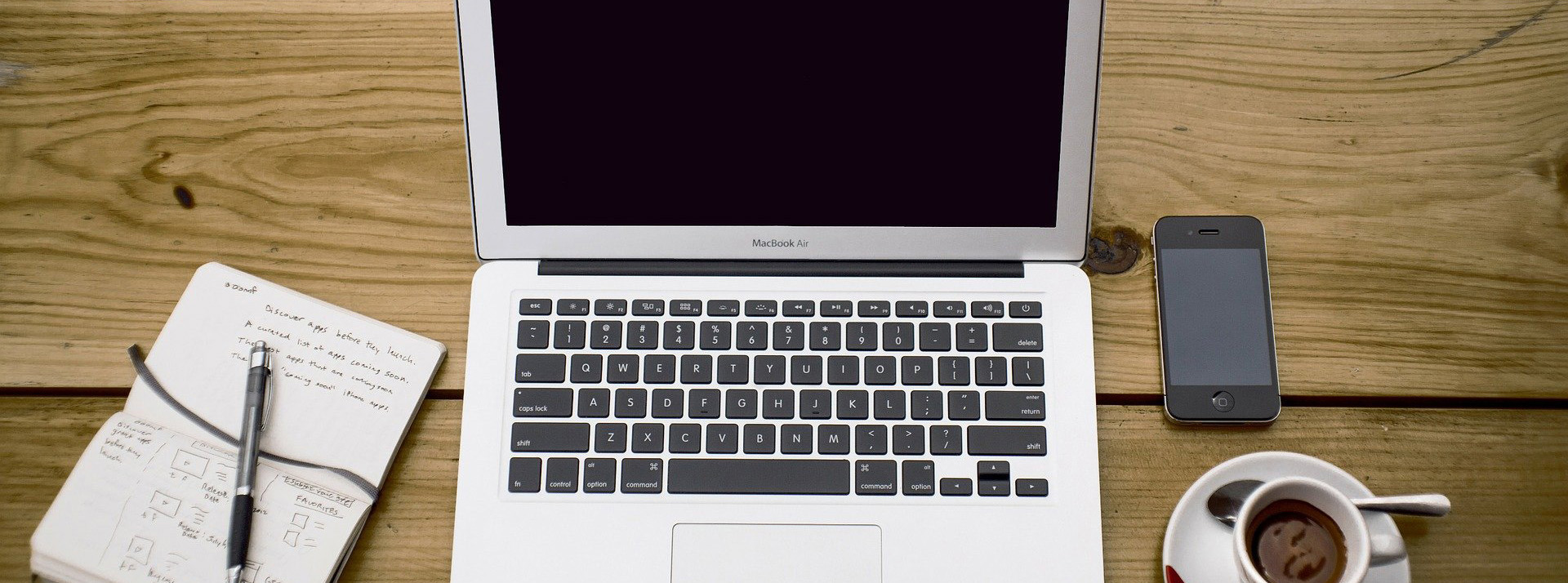 Søg tilskud Bærbar computer og skriveblok ved siden af