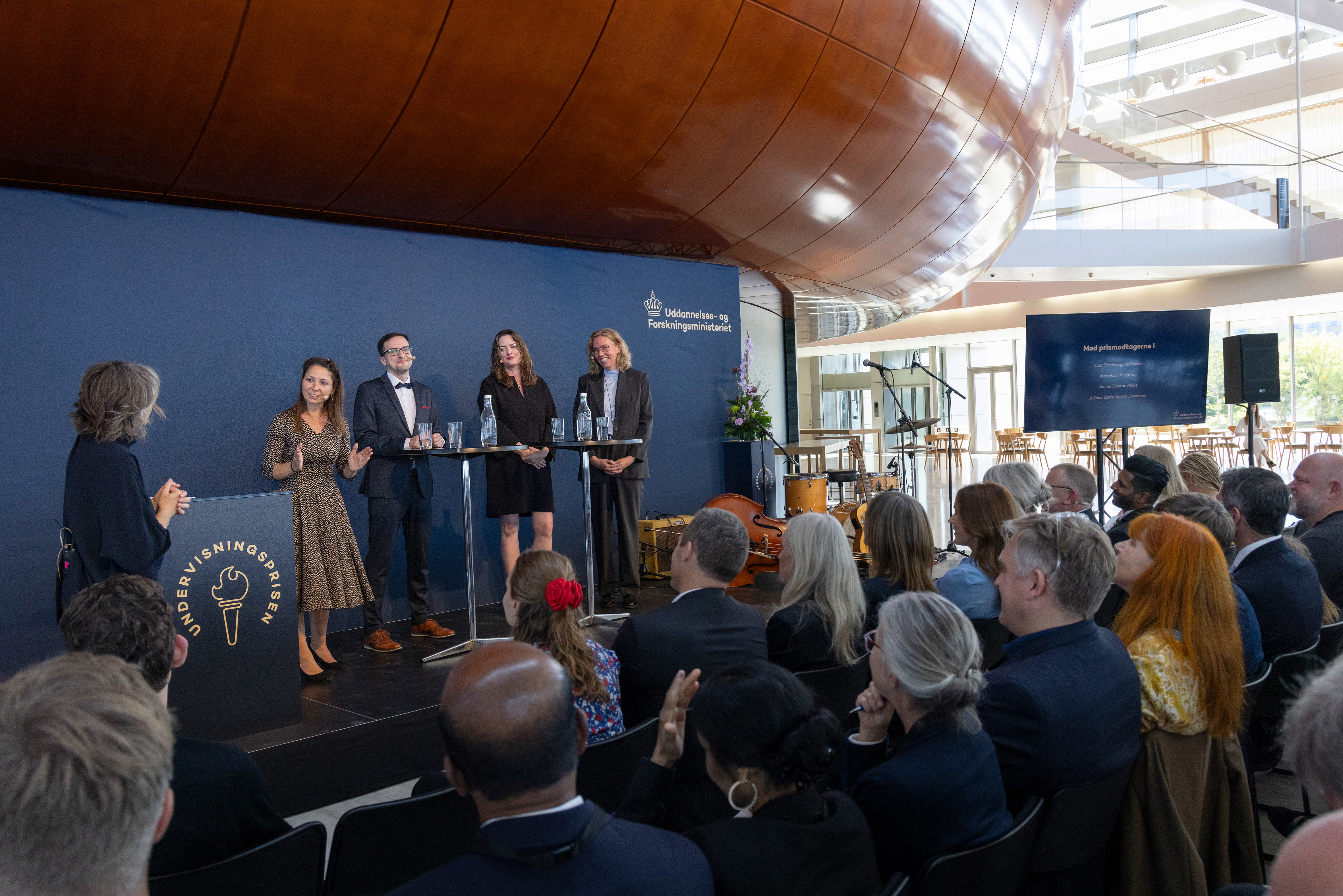 Prisvindere Camilla Hedegaard Møller, Iben Holm Fogstrup, Jaume Castan Pinos og Juljana Gjata Hjorth Jacobsen i samtale med moderator Anja Bo ved prisuddelingen.