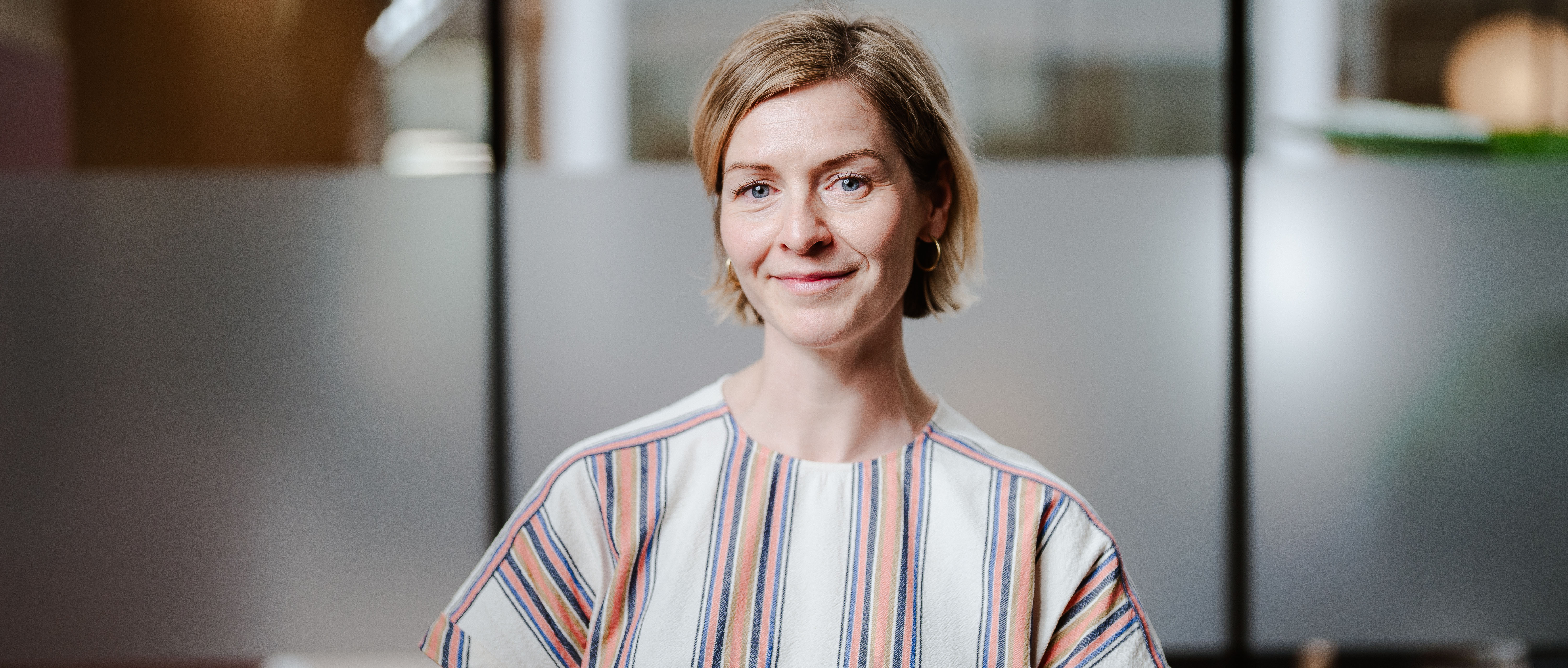 For adjunkt Ulricha Larsen er læring ikke en lineær proces, men en relationel. Hun insisterer på at forstå de mennesker, hun underviser på Professionshøjskolen Absalon. Hun tror ikke på, at motivation kan skabes udefra, den kommer af sig selv, hvis undervisningen giver mening og føles relevant.