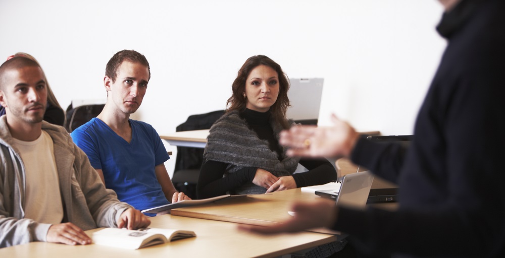 Find informationer om uddannelse og opkvalificering til brug for integration af flygtninge og familiesammenførte til flygtninge