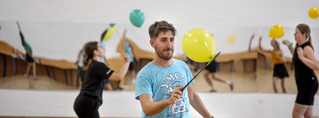 Ungdomsorganisationer og -institutioner Ungdomsarbejder med ketcher og ballon