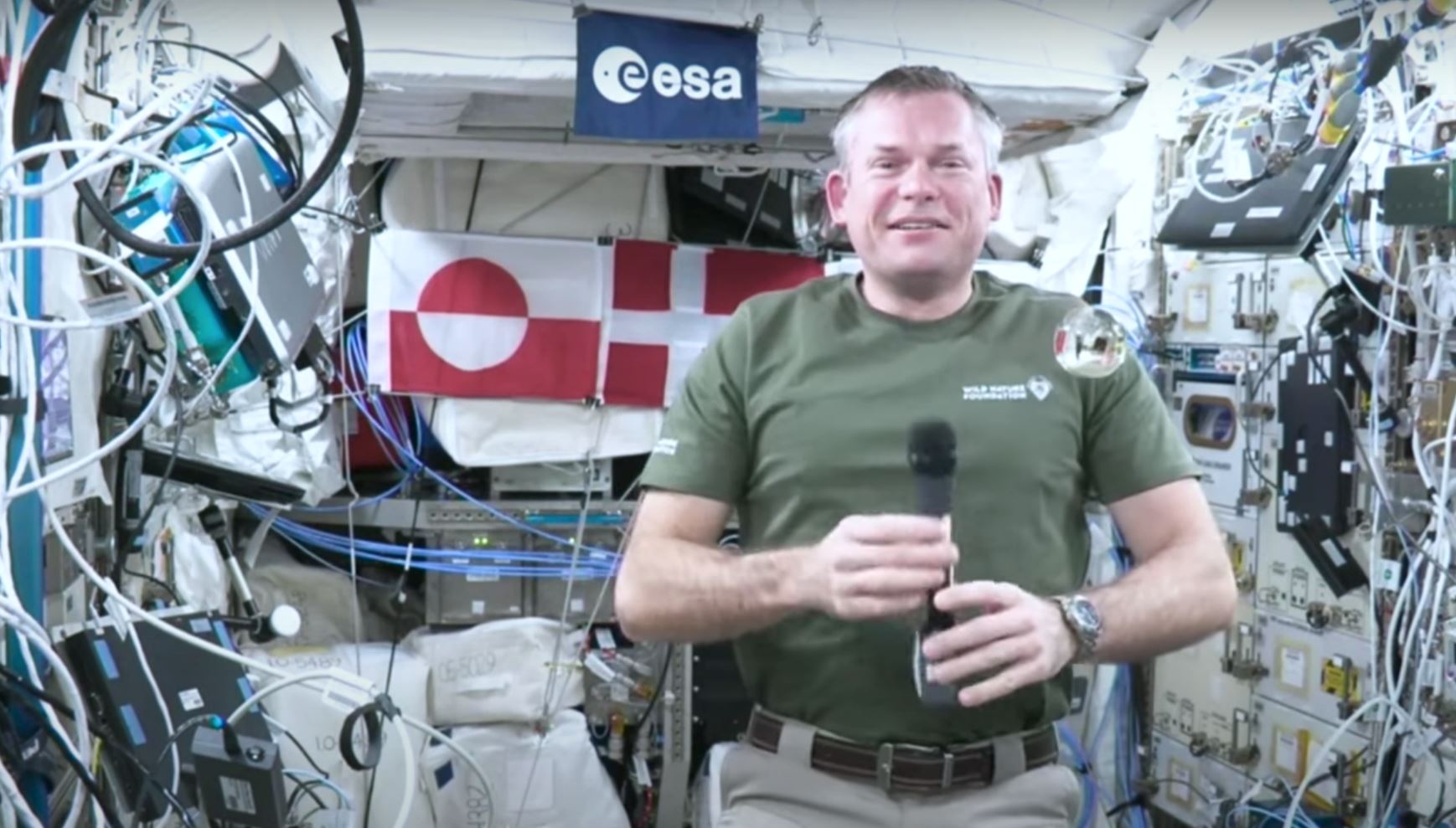 Deltag eller følg med online når ESA Astronaut Andreas Mogensen besøger Grønland for at sætte fokus på rummets betydning for Grønland. Her skal han overrække det grønlandske flag, mødes med både erhvervsliv, myndigheder, skoler og universitetsfolk og besøge et nationalparkprojekt i Vestgrønland.